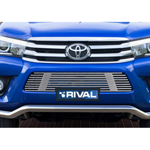 Решетка бампера d10 (кроме Exclusive) RIVAL Toyota Hilux 2015- G.5701.001