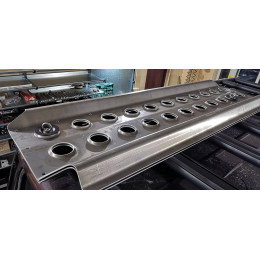 Кронштейны для крепления сэнд-траков к алюминиевому багажнику (платформе) РИФ