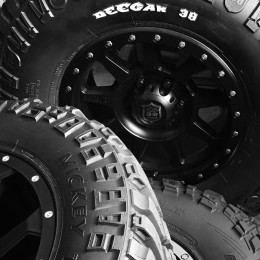 Шина Mickey Thompson LT285/75R16 (33X11.50R16) 126/123Q OWL Deegan 38