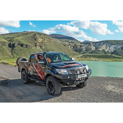 Бампер РИФ силовой передний Toyota Hilux 2012-2014 с доп. фарами и защитой бачка омывателя, на рестайлинг